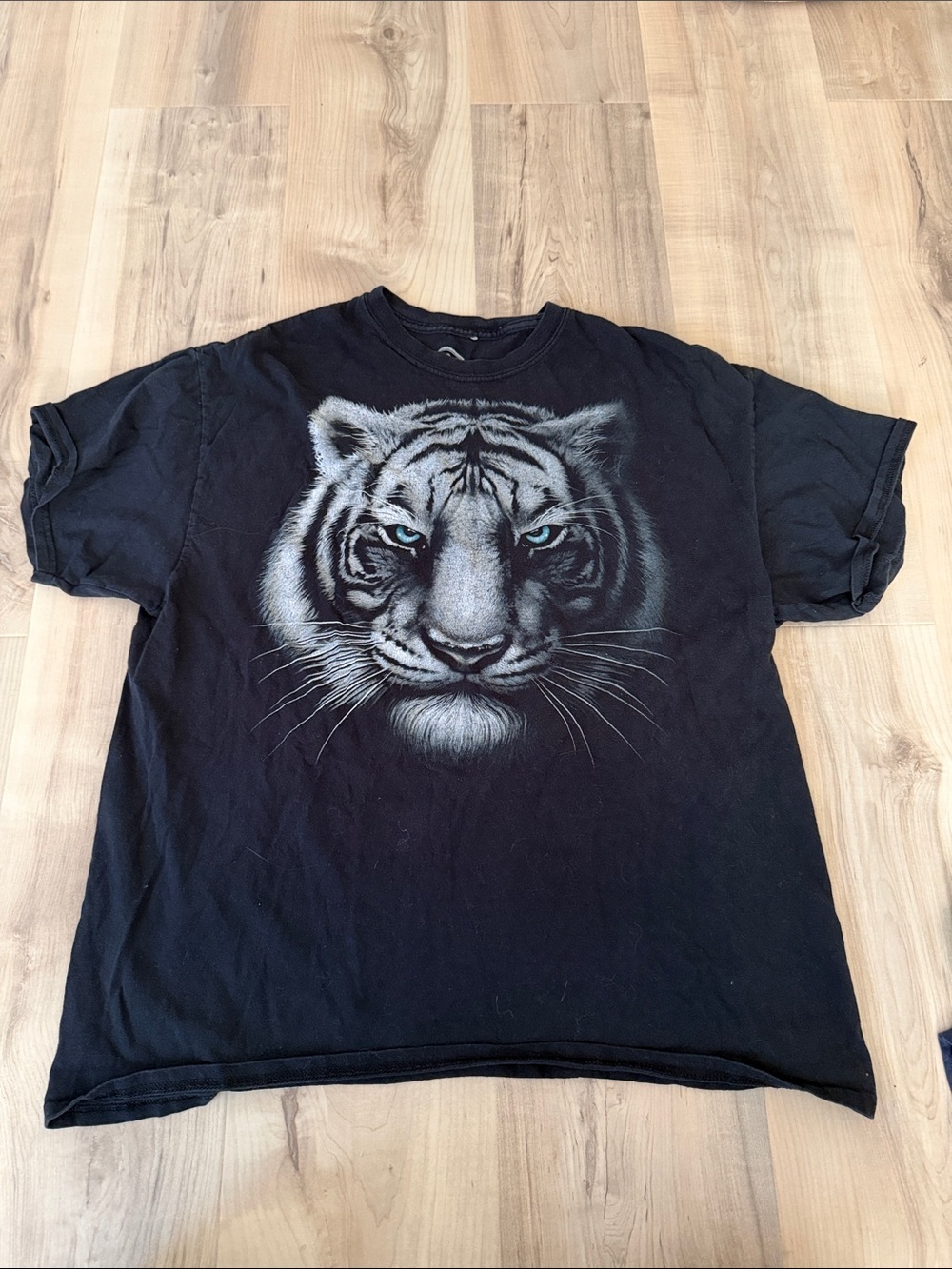 size XL DOM women’s graphic tiger t shirt